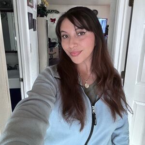 🦋Meet Your Poshmark, Alejandra